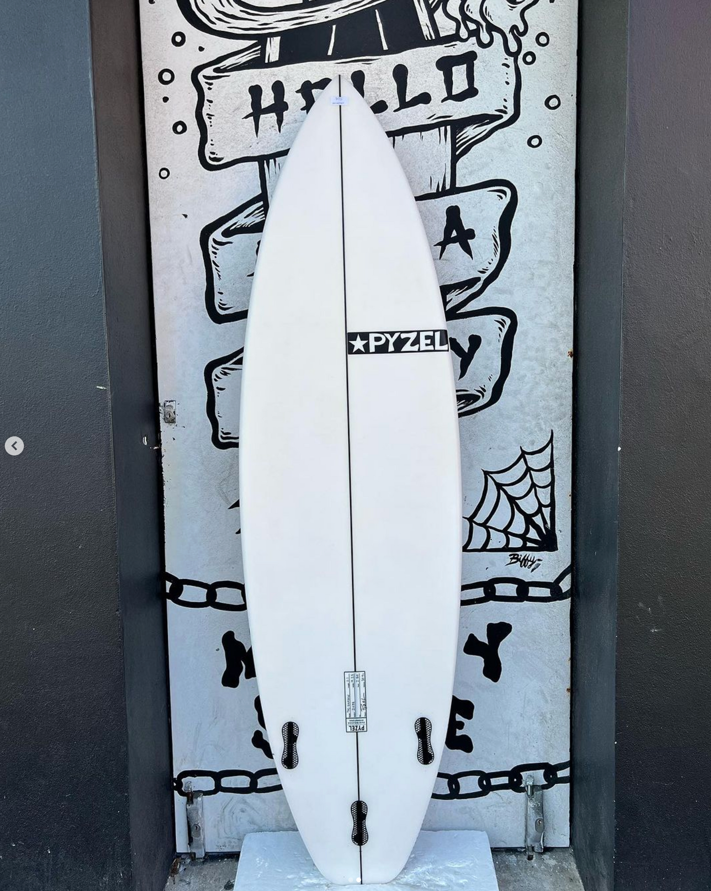 USED - 6'1 PYZEL SHADOW (30.9L)