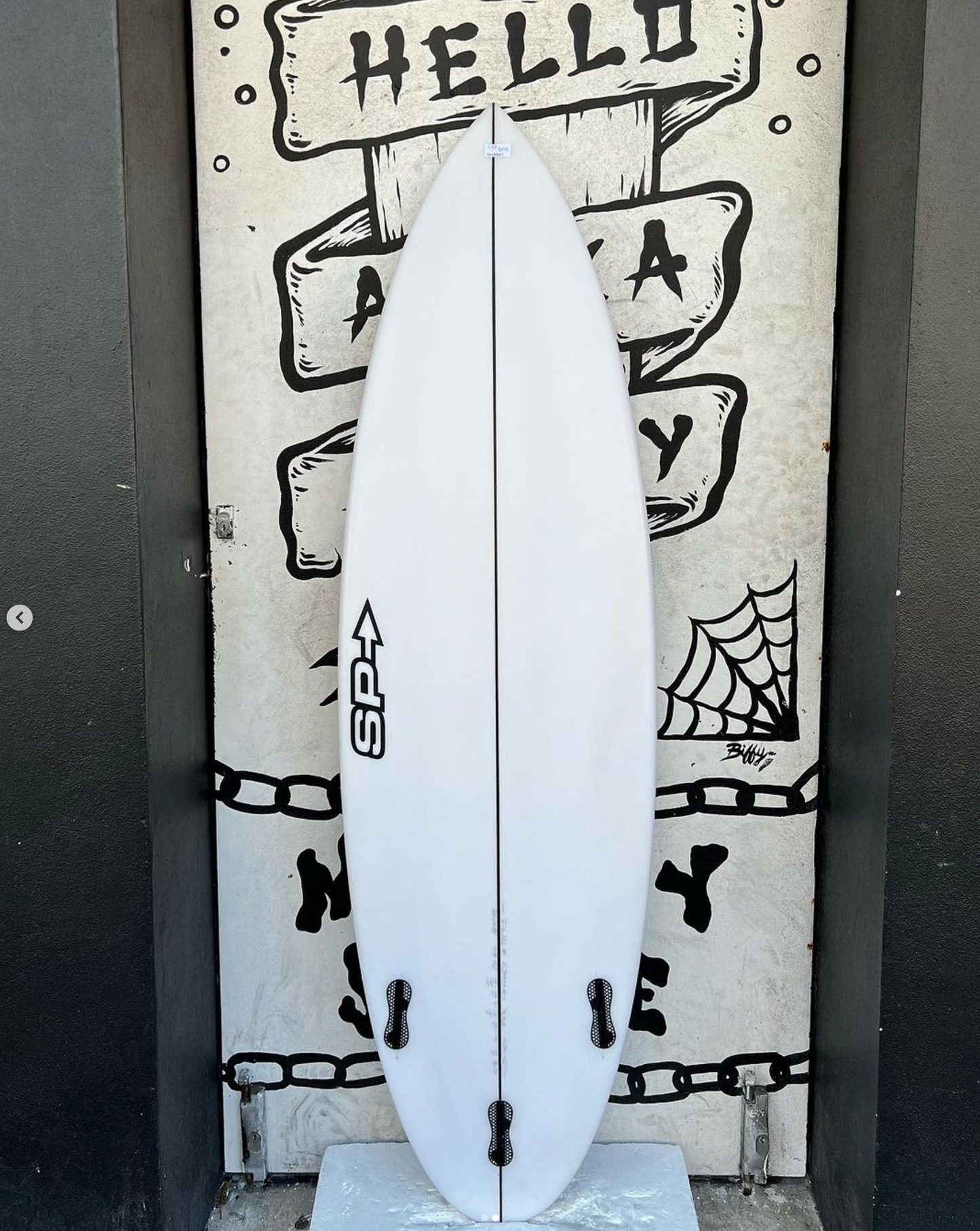 USED - 5'8 1/2 BLACK PEARL (26.6L)