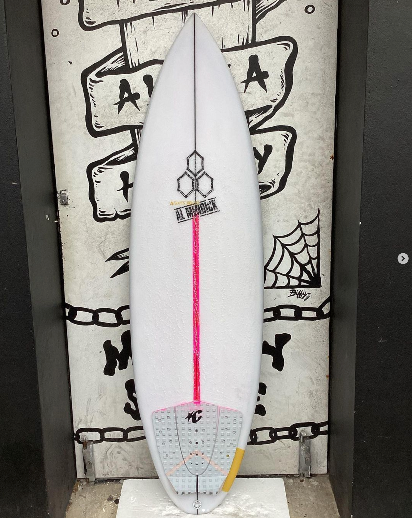 USED - 5'7 HAPPY EVERYDAY ROUND TAIL