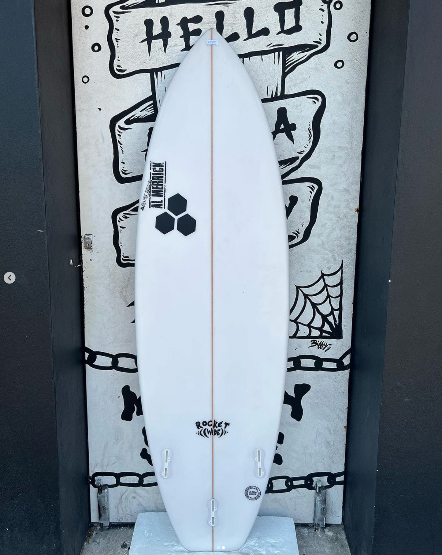 USED - 5'11 ROCKET WIDE (34.4L)