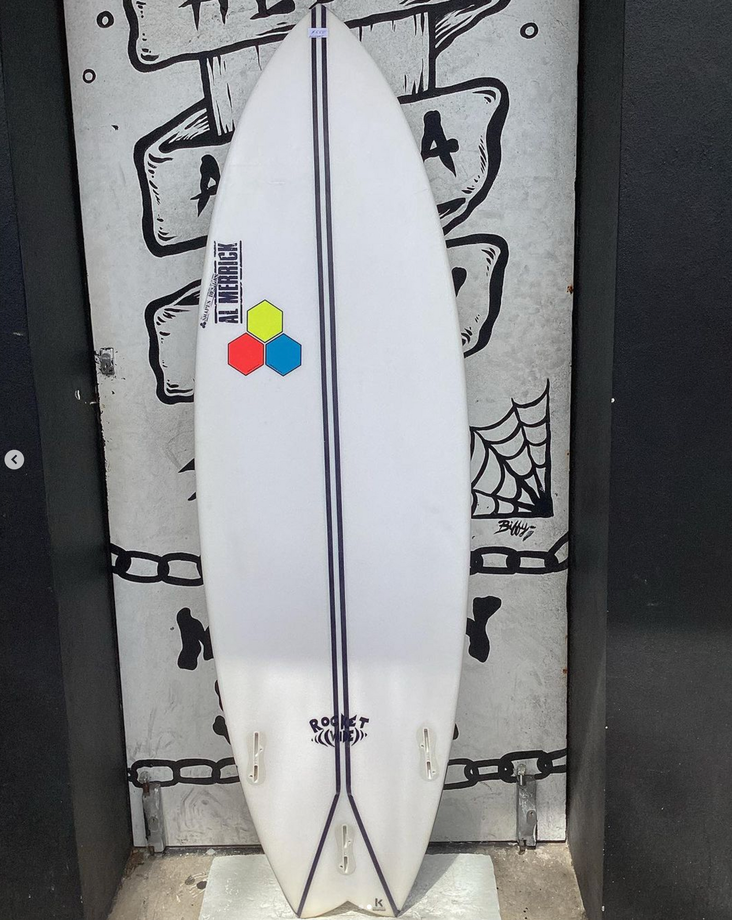 USED - 5'10 ROCKET WIDE SPINE-TEK (36L)