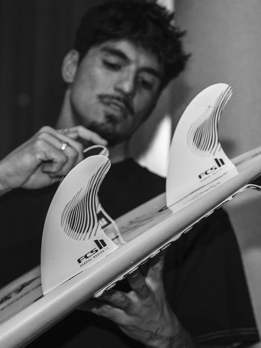 FCS II Gabriel Medina PC Tri Fin Set - Black/White