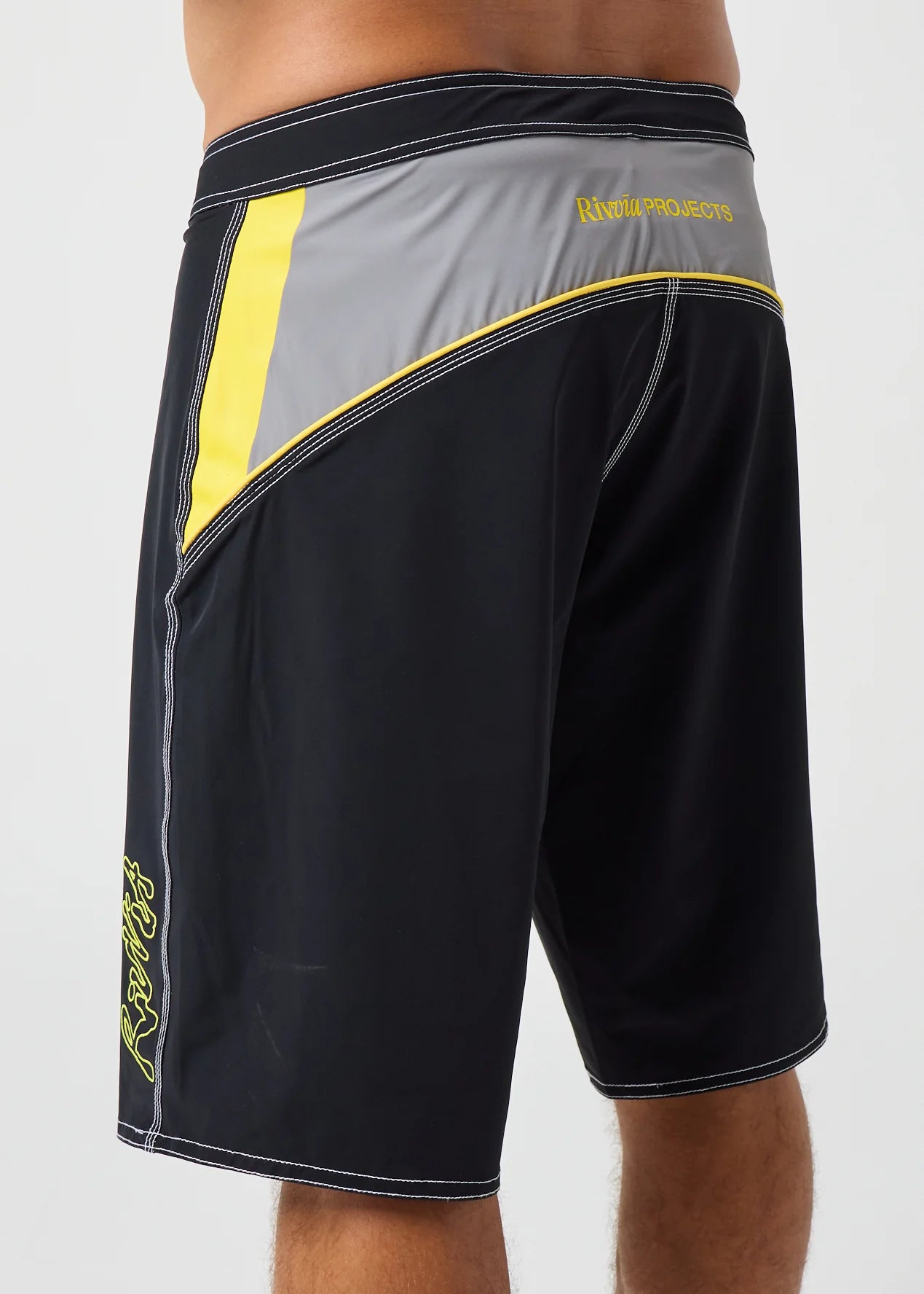 Rivvia Frequency 21" Oval Graf Trunk - Black/Yellow