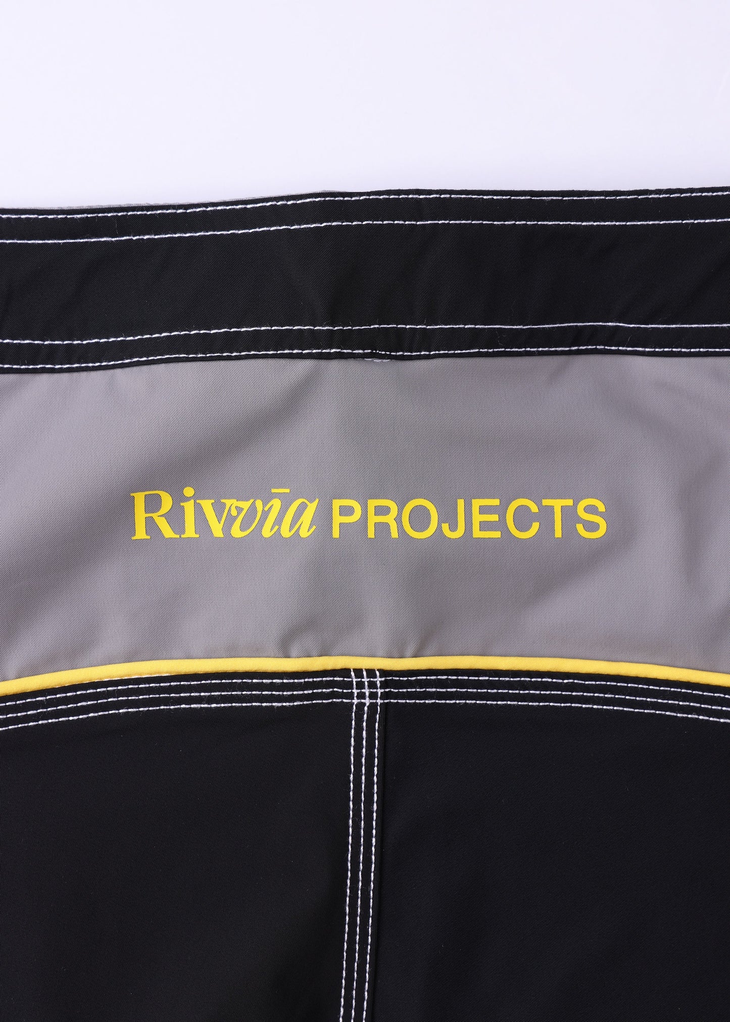 Rivvia Frequency 21" Oval Graf Trunk - Black/Yellow