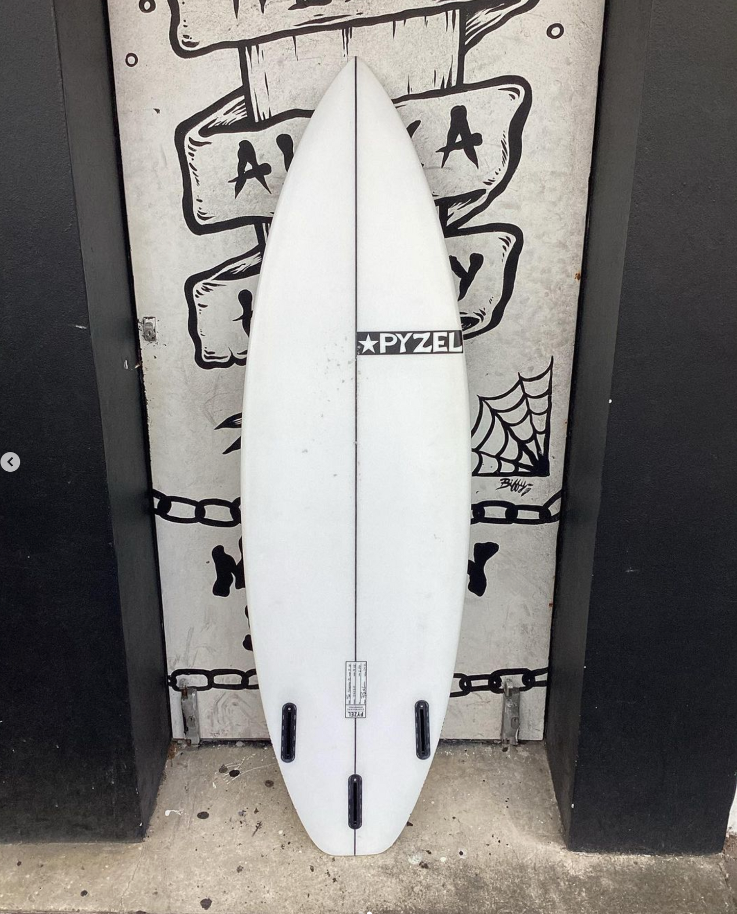 USED - 5'10 PYZEL SHADOW