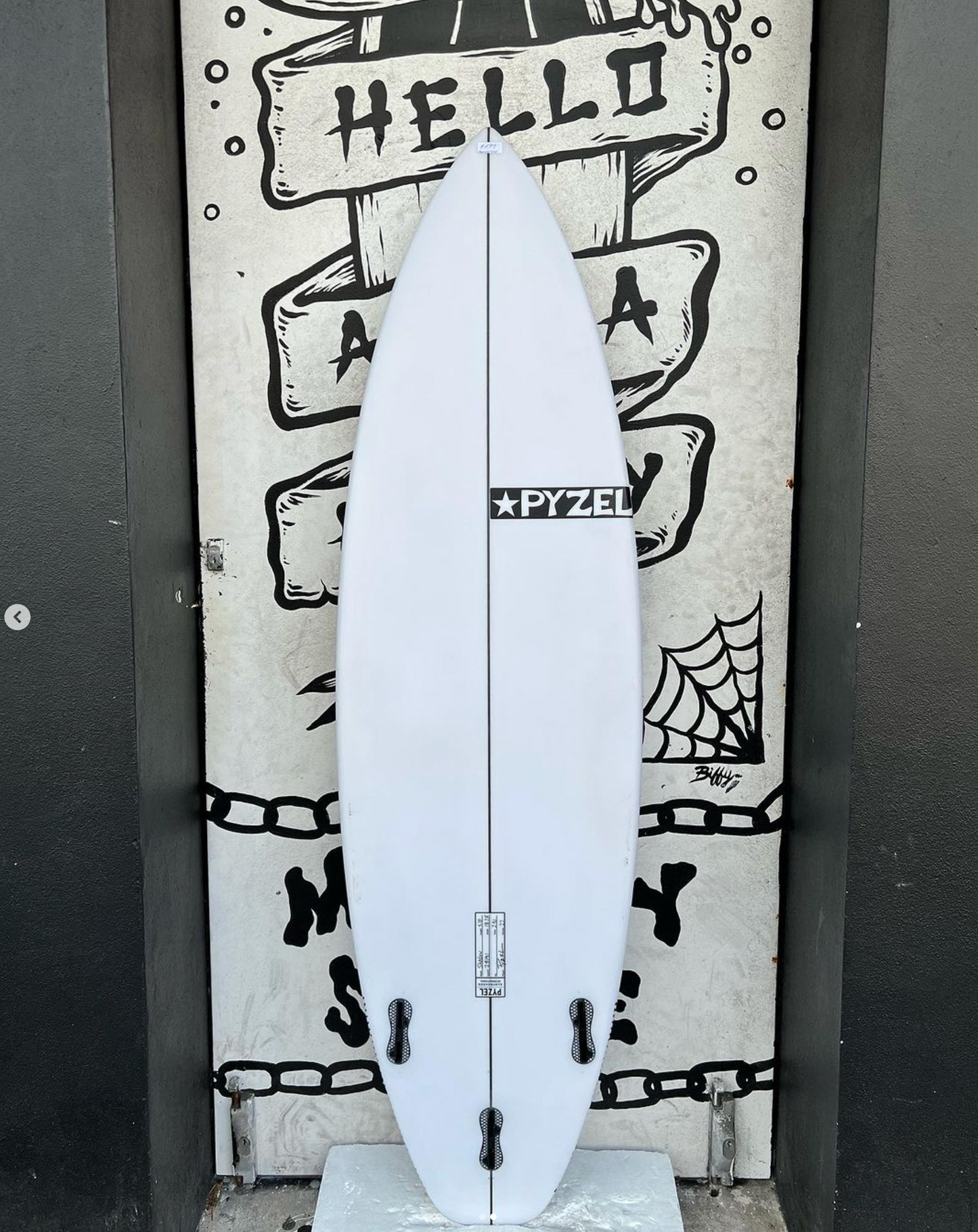 USED - 5'10 THE SHADOW (27L)
