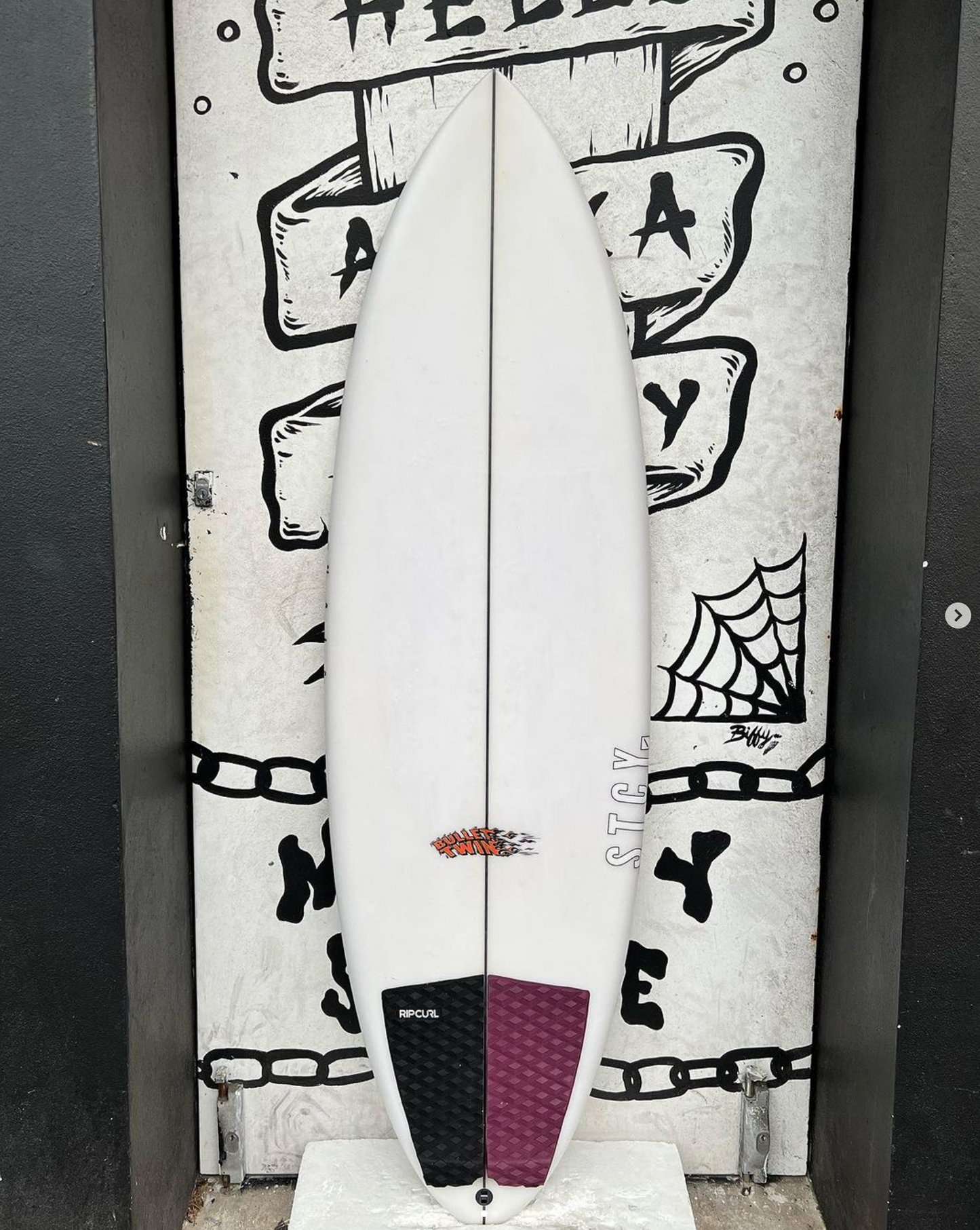 USED - 5'6 BULLET TWIN (28.5L)