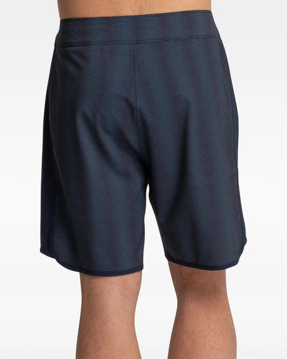 PHANTOM SWEEP LINER BOARDSHORT - TOTAL ECLIPSE