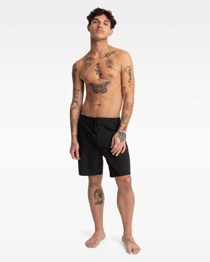 PHANTOM STAPLE BOARDSHORT - BLACK