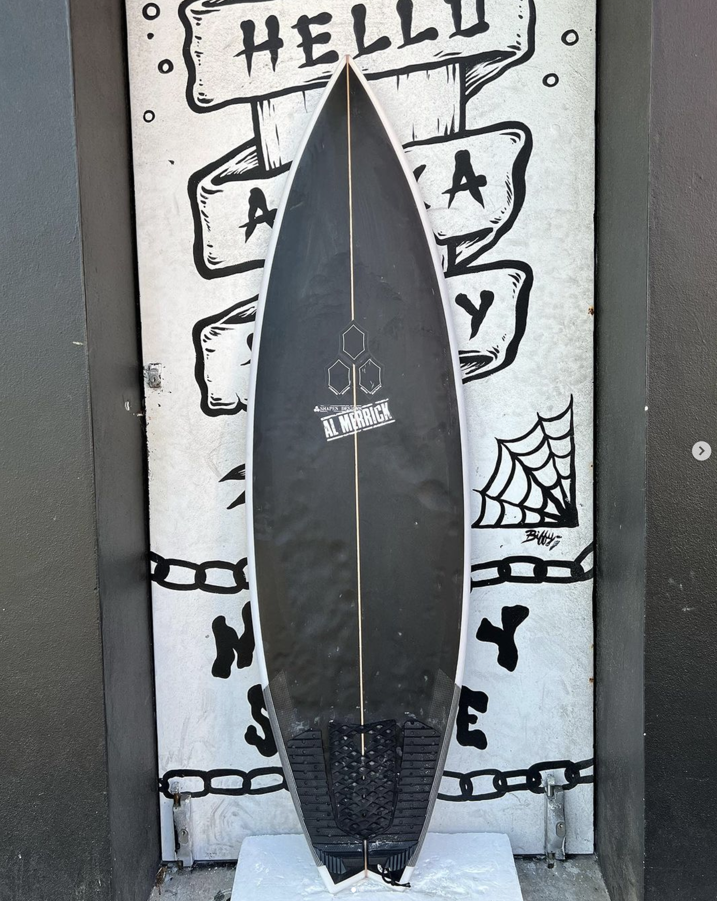 USED - 5'8 NEW FLYER (27L)